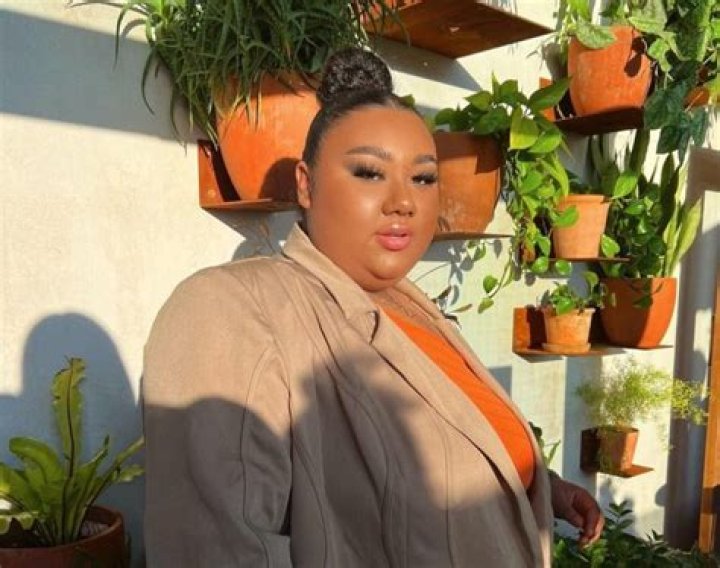 19-year-old Miah Carter explained that trolls told her to have a shower