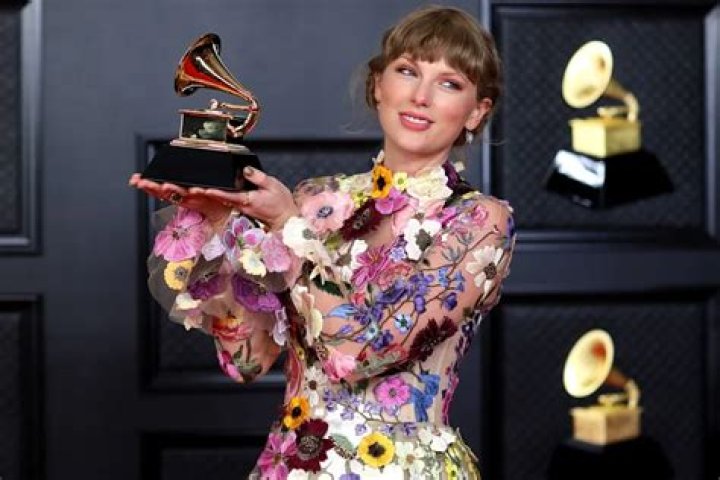 63rd Annual GRAMMY Awards &ndash; Media Room, Laura Sisk and Taylor Swift