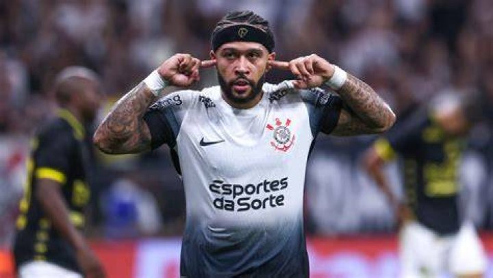  A Corinthians player is said to have stood on his privates after a tackle