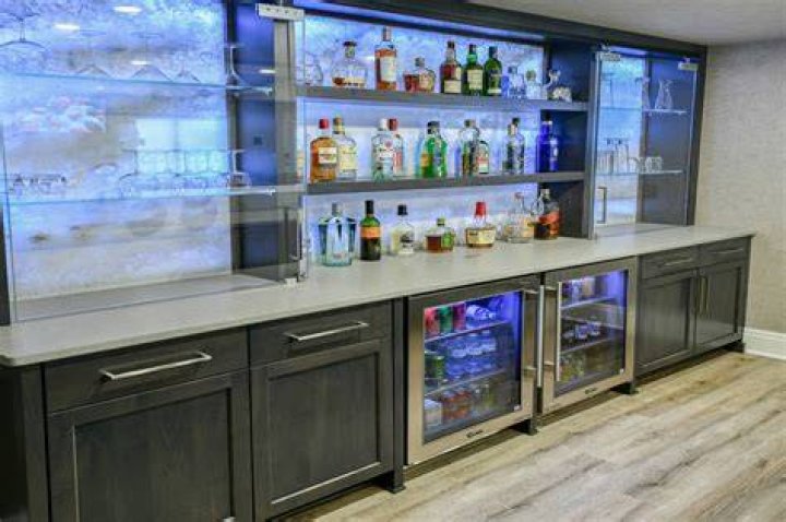 A large bar was also spotted during the episode