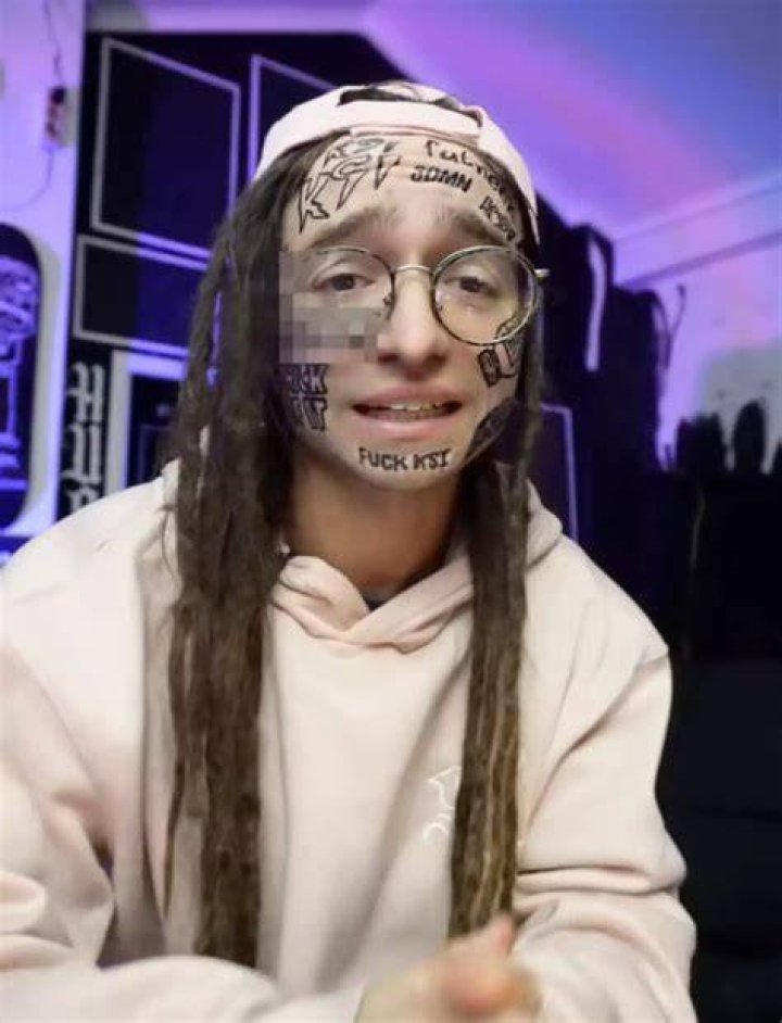A TikToker showed a photo of what she looked like last year, before embarking on her glow-up journey