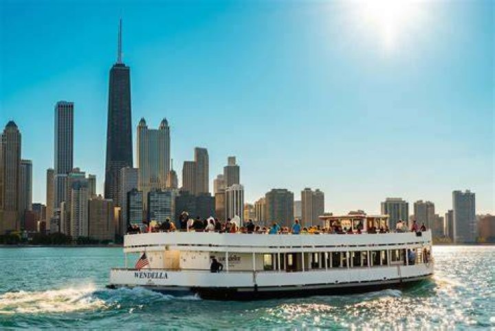 A Wendella water taxi in the Chicago River