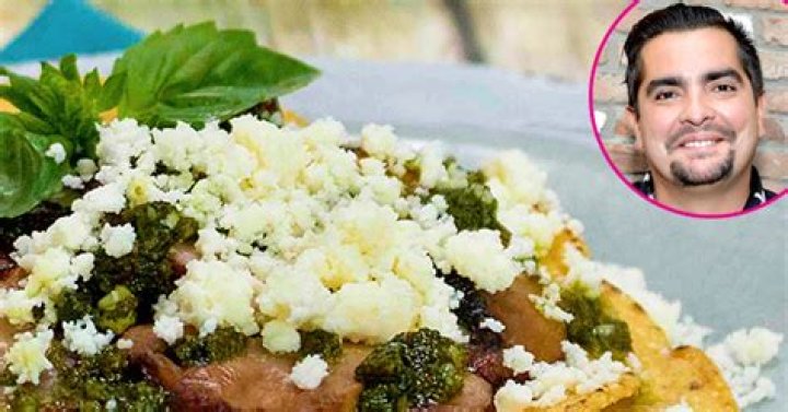 Aaron Sanchez&rsquo;s Wild Mushroom Tostada Recipe
