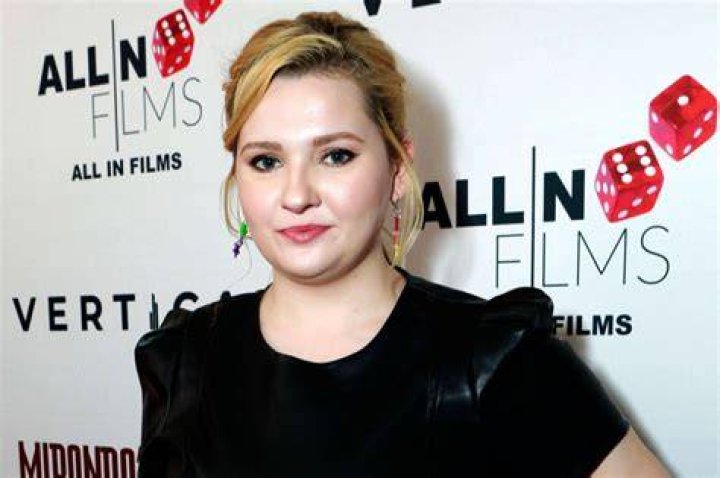 Abigail Breslin Was Afraid to Be Alone With Aaron Eckhart