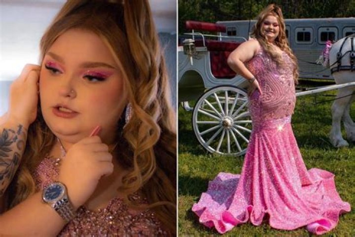 Alana Thompson showed off her long eyelashes and nails in an add for her Cameo