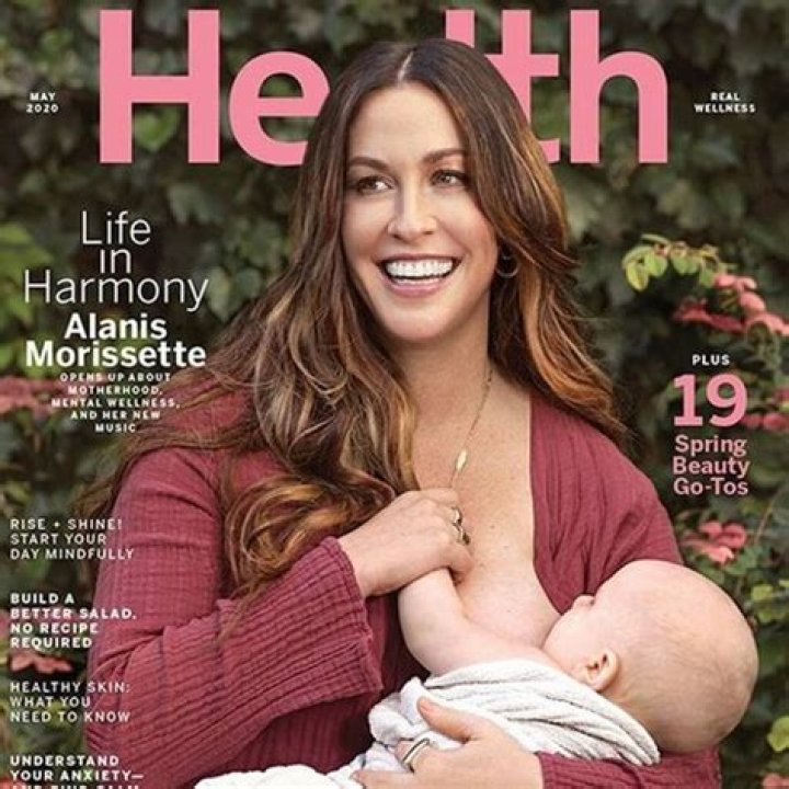Alanis-Morissette-breastfeeding