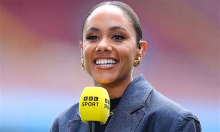Alex Scott was gifted a bouquet of flowers for her birthday on Football Focus