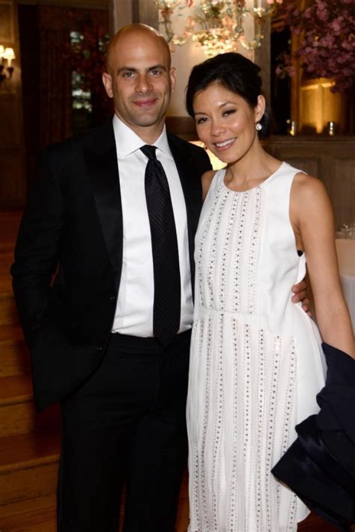 Alex Wagner married Sam Kass in 2014