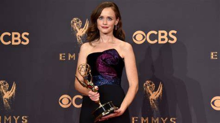 Alexis won an Emmy alongside Elisabeth Moss