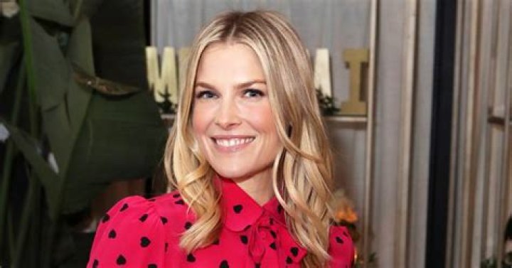 Ali Larter Shares Holiday Recipe for Fa La La Fondue, Which Pairs Perfectly With Wine