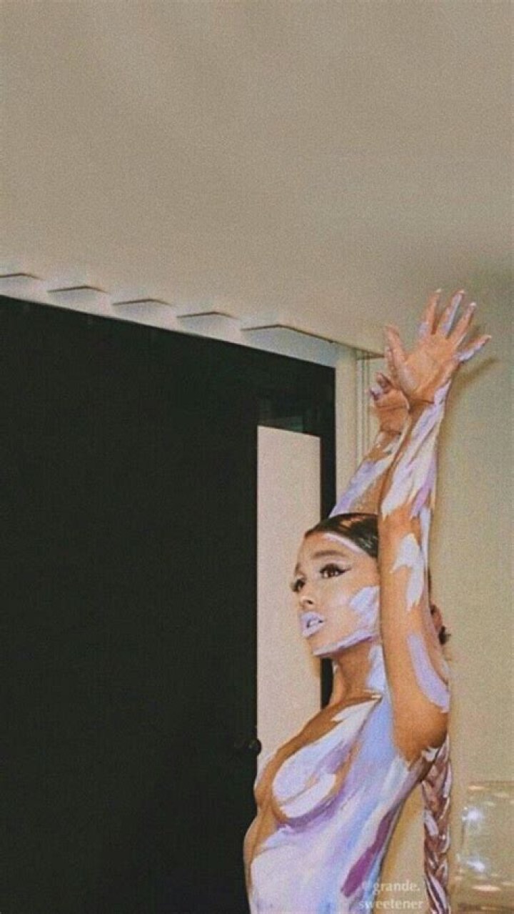 All the Details on Ariana Grande&rsquo;s &lsquo;Beautiful&rsquo; Wedding Band From Dalton Gomez