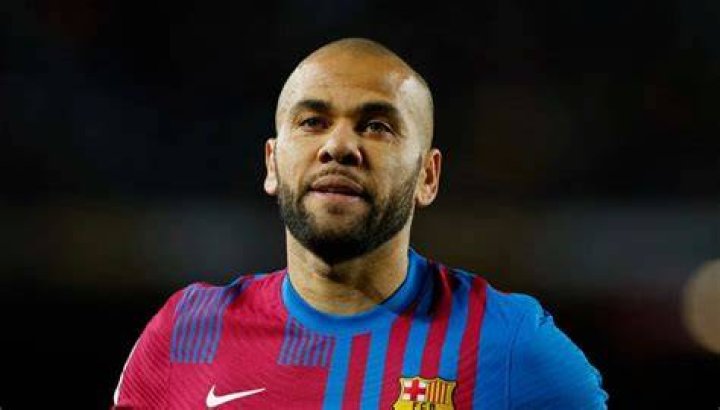 Alves is due to undergo the operation at Turkey's Mono Obesity Clinic