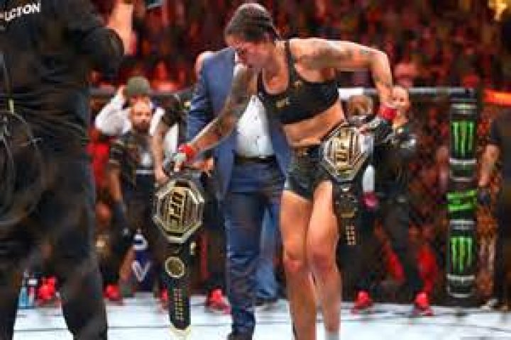  Amanda Nunes retained her title at UFC 250