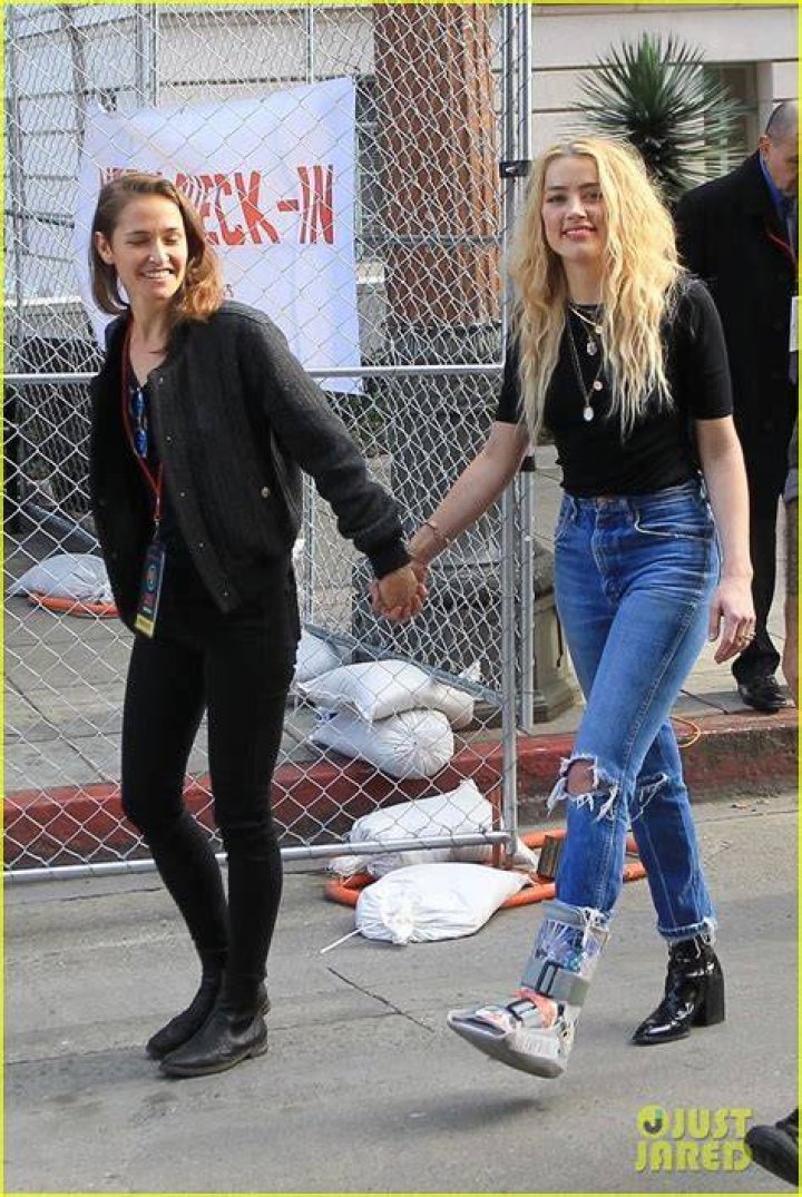 Amber Heard holds hands with Bianca Butti at a Women's March in 2020
