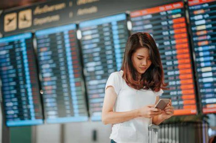 An airline worker has revealed the kind of suitcase to avoid when checking in your bag