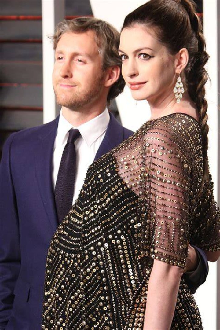 Anne-Hathaway,-Adam-Shulman-welcome-baby