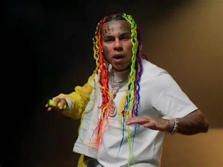 Another person said Tekashi should 'keep ur mouth shut'