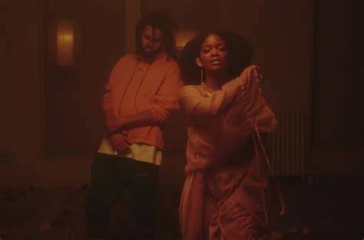 Ari Lennox and J.Cole often take the stage together and have a harmonious work friendship