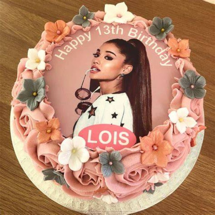 Ariana-Grande-birthday-celebration-cake