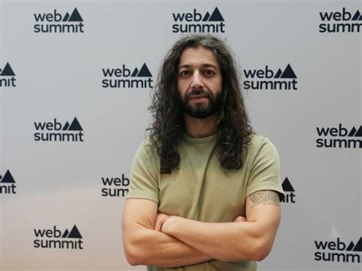Armen Adamjan, who runs the account Creative Explained on TikTok, shared how to get baked on pots and pans sparkling