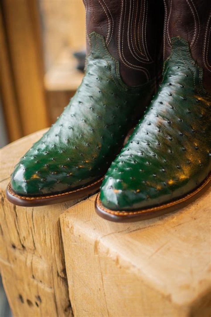  As with many boots these days, the pro model is a laceless construct to help fit the foot better