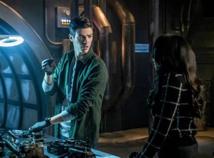 Barry starts to become suspicious of Iris