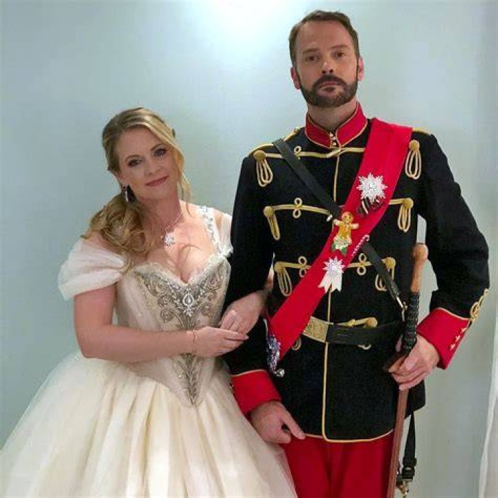 Barry Watson Melissa Joan Hart A Very Nutty Christmas