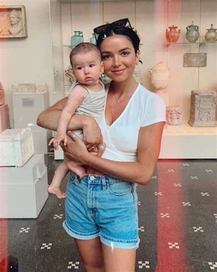 Bekah Martinez Breast-Feeds Daughter Before Drinking Wine