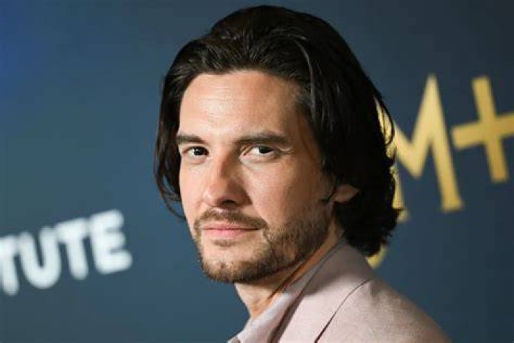 Ben Barnes Details How He Brought His Personality Into Shadow Bone Role