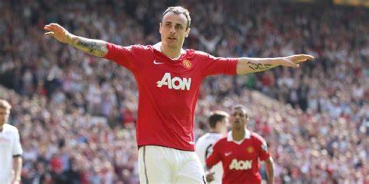  Berbatov's barnet is thicker and darker than ever