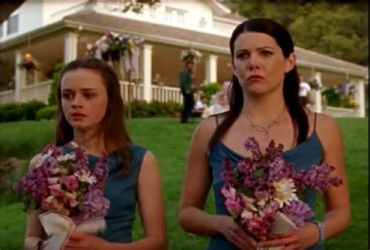 Best &lsquo;Gilmore Girls&rsquo; Episodes to Watch in the Fall &mdash; Including Festive Thanksgiving Scenes