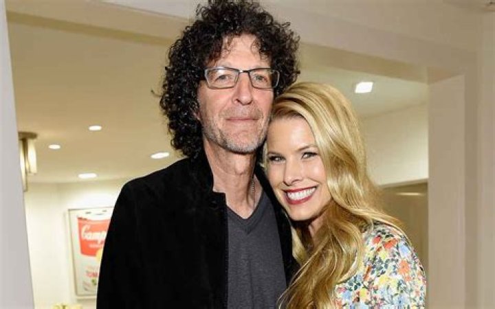 Beth Ostrosky, Howard Stern and one of his daughters attend the Utah Jazz vs New York Knicks game at Madison Square Garden on November 9, 2008
