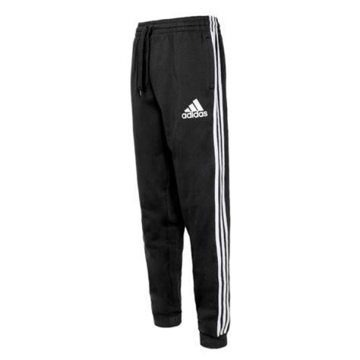 black-friday-joggers-adidas