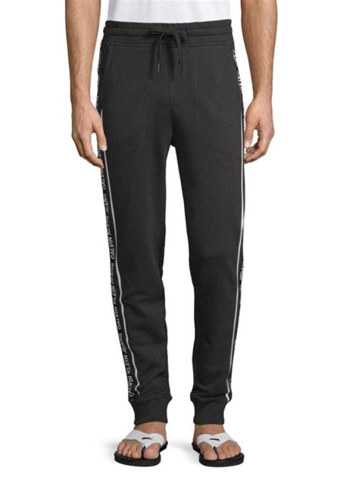 black-friday-joggers-calvin-klein