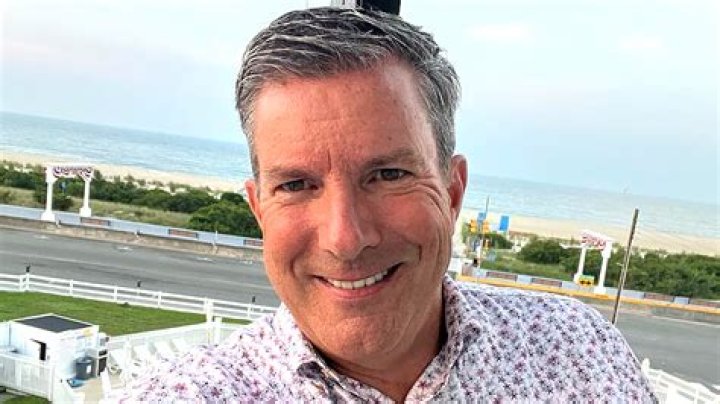 Bob Kelly serves as a traffic anchor and feature reporter