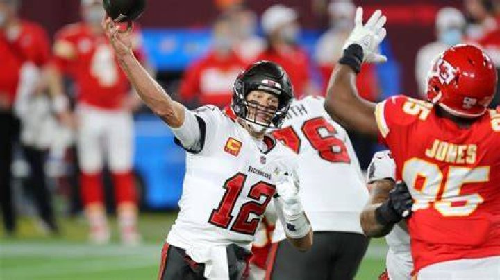 Brady led the Bucs to a 17-16 win on Monday