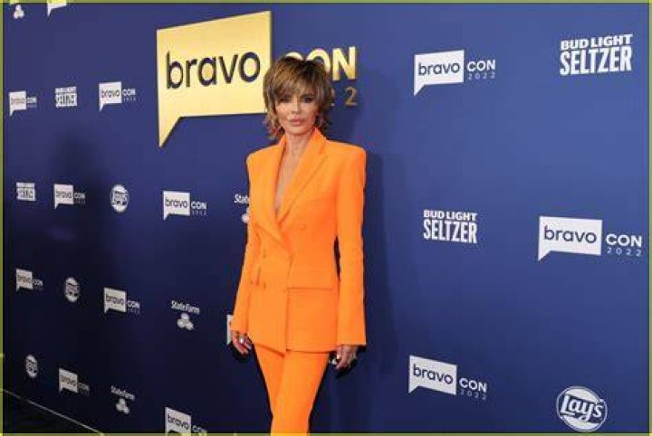 Bravocon 2022 Lisa Rinna Has Surprising Reaction to Being Booed at BravoCon