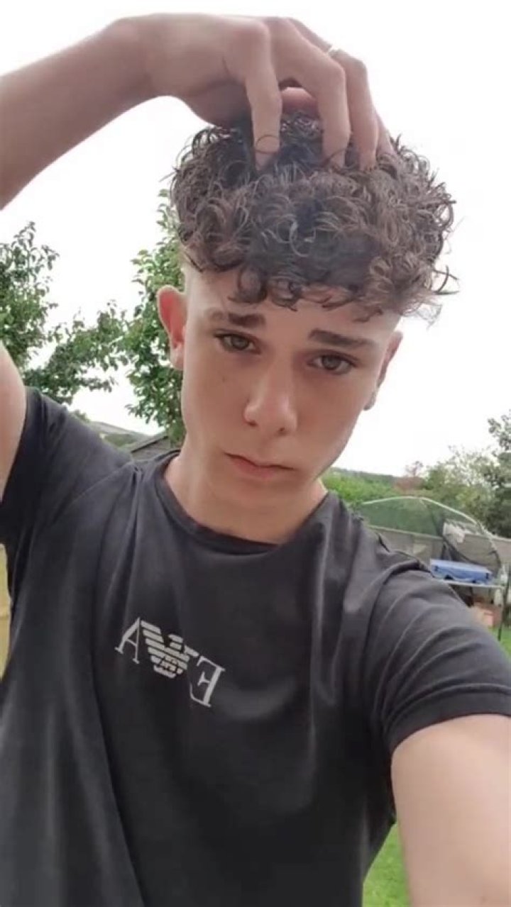 British user @itsdanhz showed off his new perm to his followers