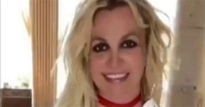 Britney Spears Shows Off Small Baby Bump After Announcing Pregnancy At Least My Pants Fit