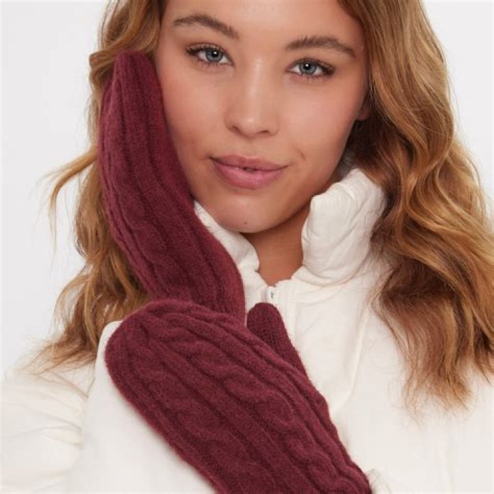 burgundy mittens