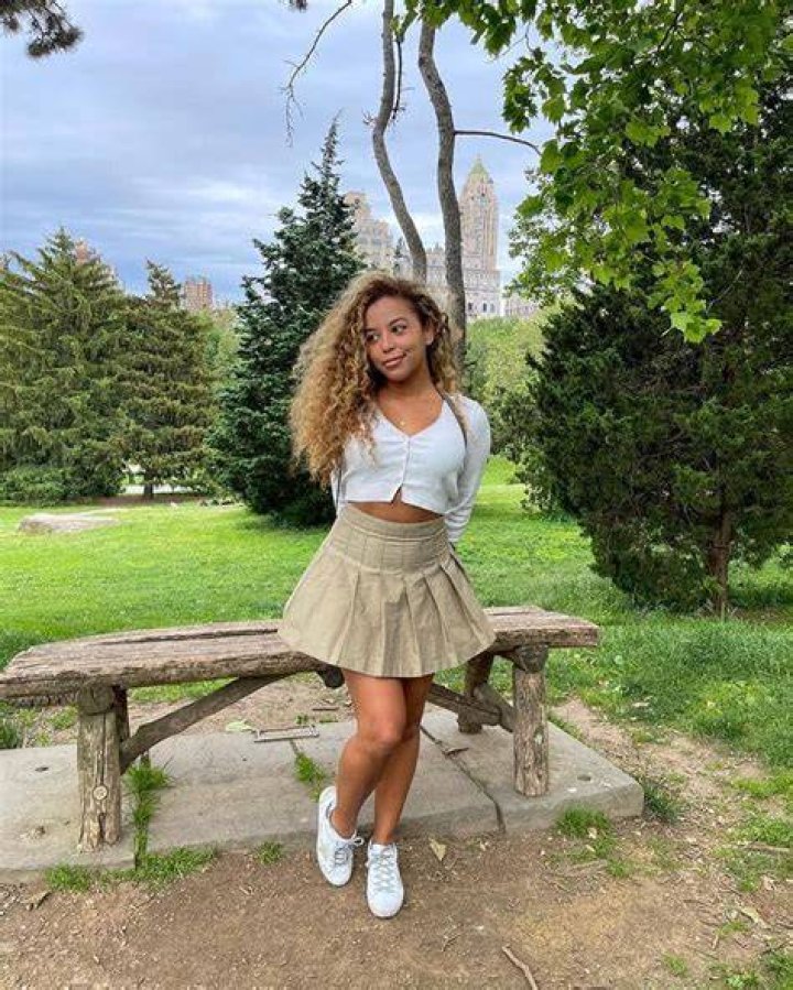 Camila Elle revealed she was in med school before dropping out