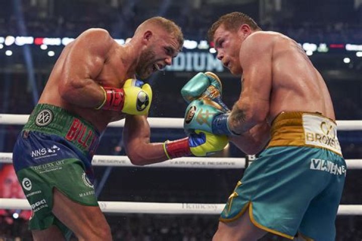 Canelo Alvarez, left, and Billy Joe Saunders simulated on Fight Night Champion
