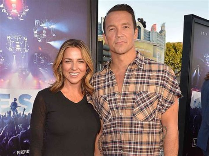 Carl and Laura Lentz with their three children; Ava, Charlie, and Roman