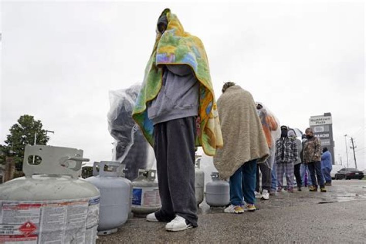 Carlos Mandez waits in line to fill his propane tanks in Houston, Texas