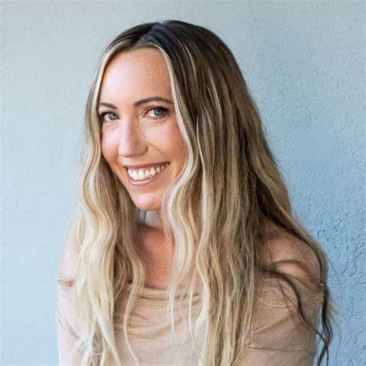 Caroline Kepnes Net Worth, Income, Salary, Earnings, Biography, How much money make?