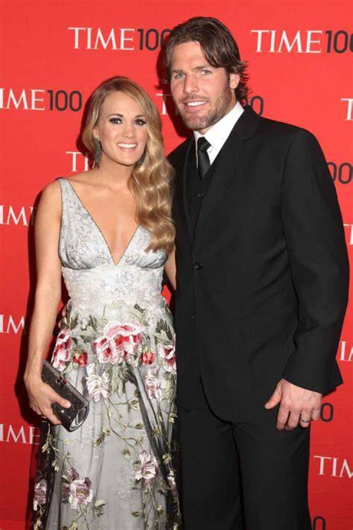 carrie-underwood-mike-fisher-pregnant