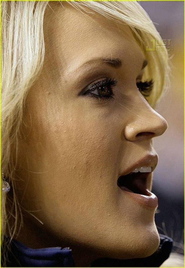 Carrie Underwood sings the National Anthem
