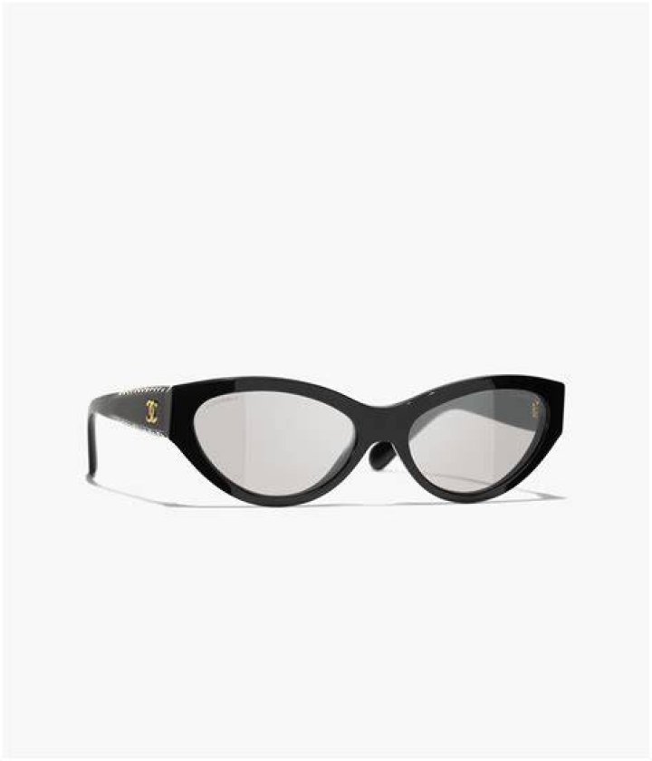 cat-eye sunglasses