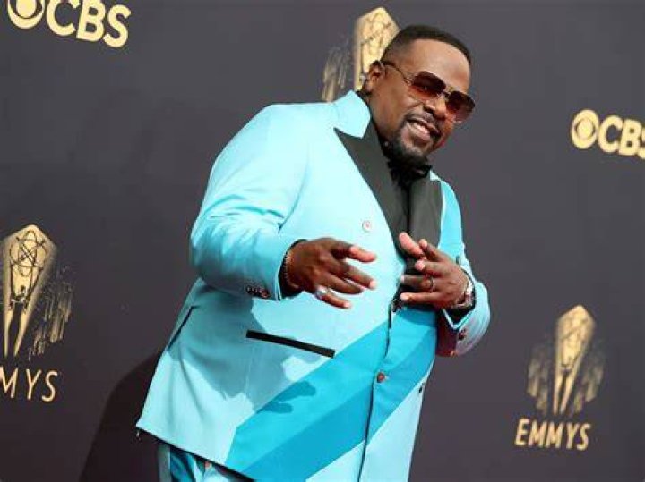 Cedric the Entertainer poked fun at the Royal Family at the 2021 Emmy Awards