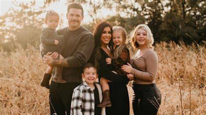 Chelsea Houska shared this astonishing video of her belly